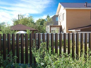 Штакетник Twin Grand Line 0,45 Drap RR 32 Темно-Коричневый 2 - в «Монолит-Металлопрокат».